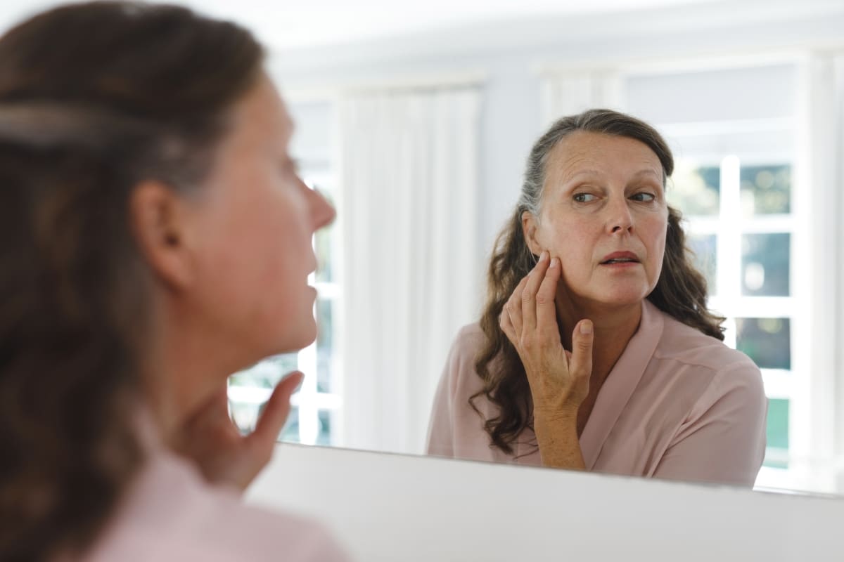 À la périménopause et à la ménopause, beaucoup de femmes constatent un changement de leur peau